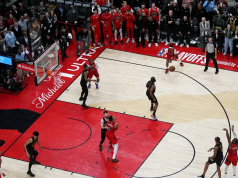 NBA: Lakers crush Rockets and advance to face the champions